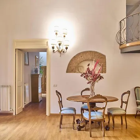 La Torre Historic Charm On The Main Corso Apartamento Siena