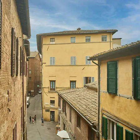 Lejlighed La Torre Historic Charm On The Main Corso Siena